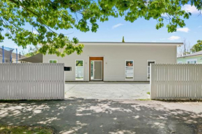 Contemporary Comfort - Masterton Holiday Home